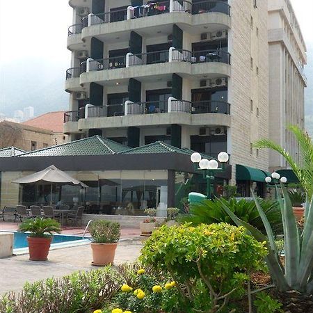 Holiday Suites Hotel & Beach Resort Jounieh Exterior foto