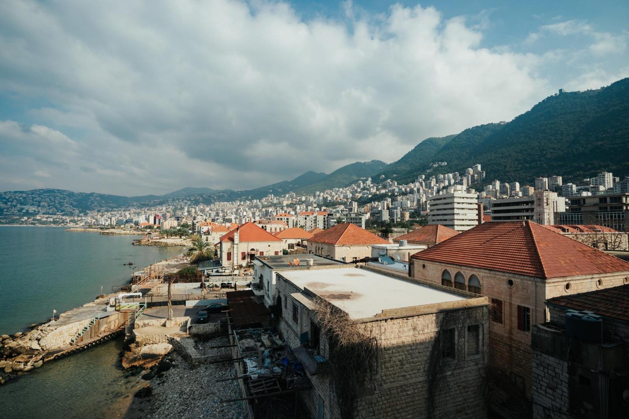 Holiday Suites Hotel & Beach Resort Jounieh Exterior foto