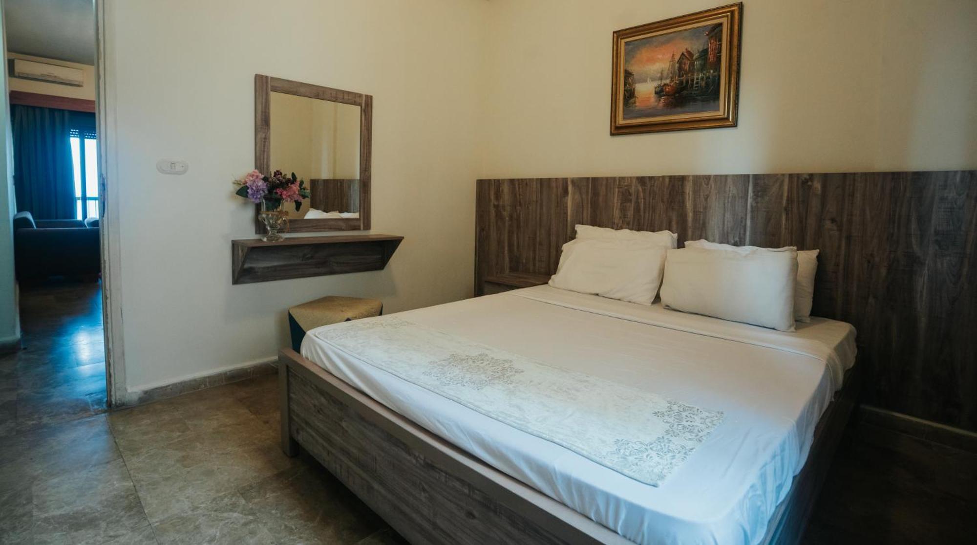 Holiday Suites Hotel & Beach Resort Jounieh Exterior foto
