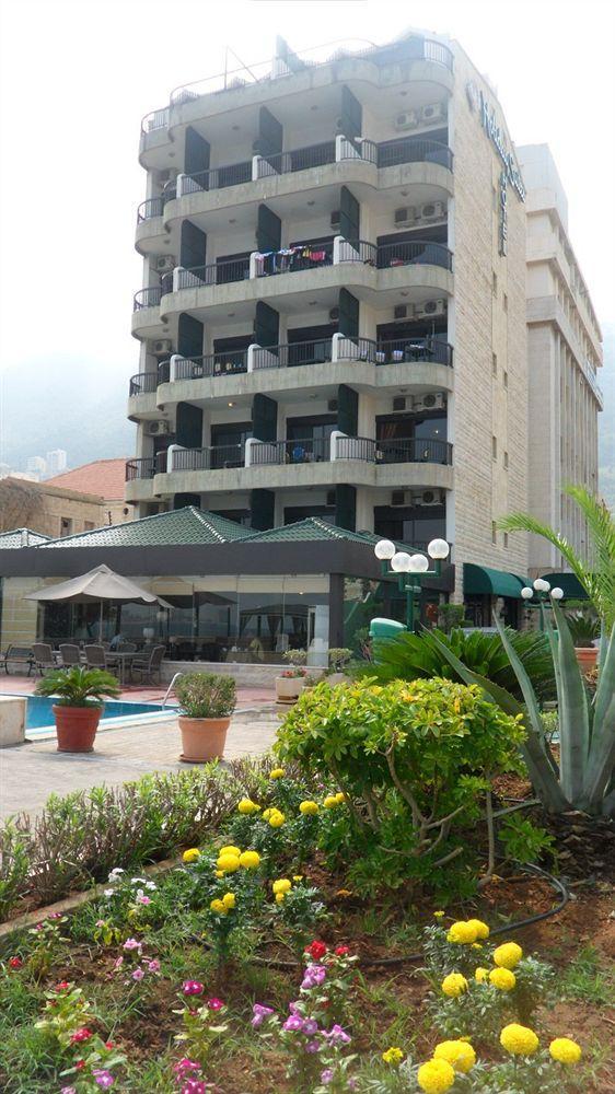 Holiday Suites Hotel & Beach Resort Jounieh Exterior foto