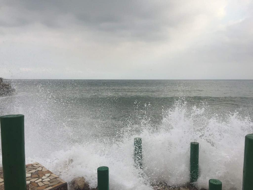 Holiday Suites Hotel & Beach Resort Jounieh Exterior foto