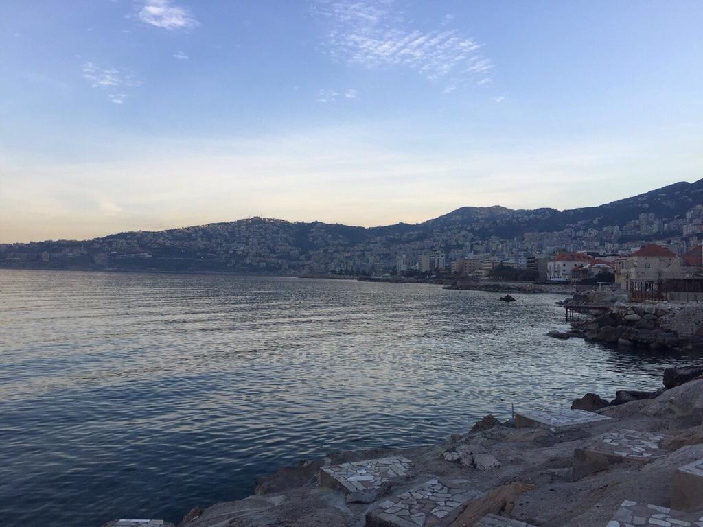Holiday Suites Hotel & Beach Resort Jounieh Exterior foto