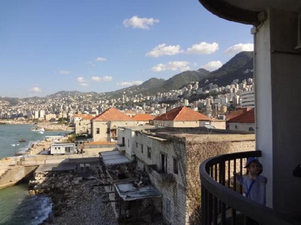Holiday Suites Hotel & Beach Resort Jounieh Exterior foto