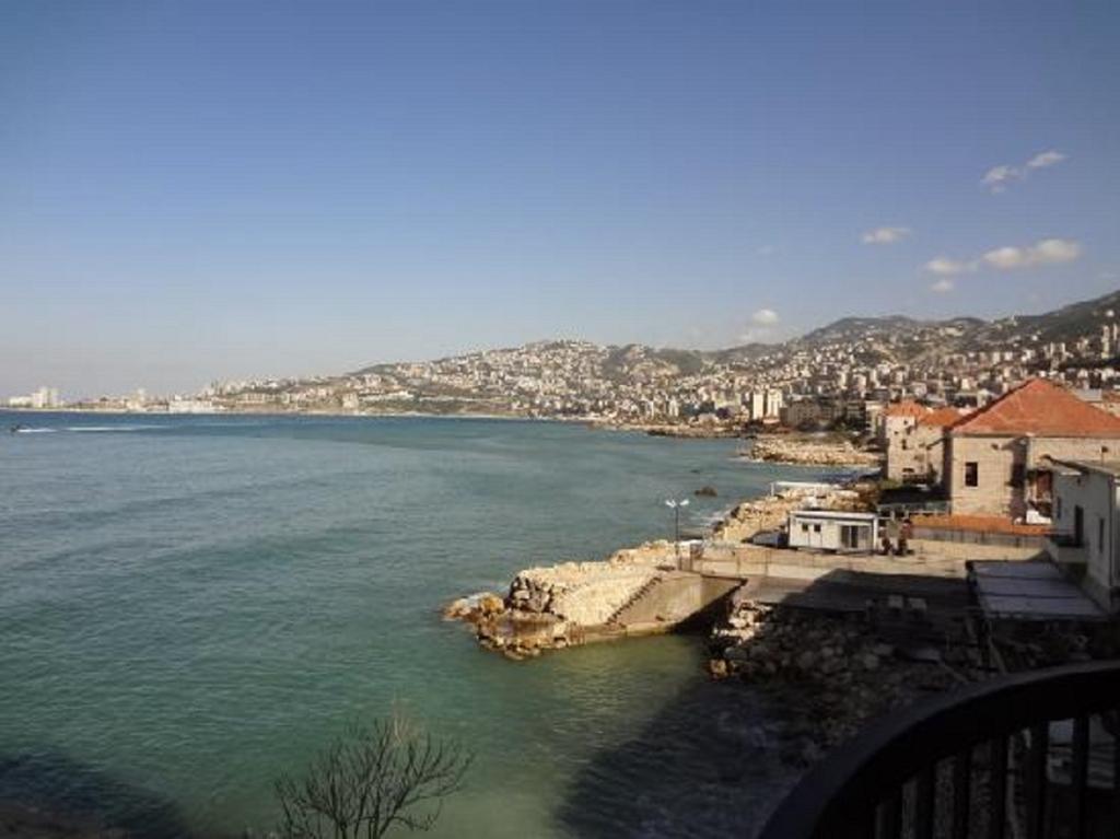 Holiday Suites Hotel & Beach Resort Jounieh Exterior foto