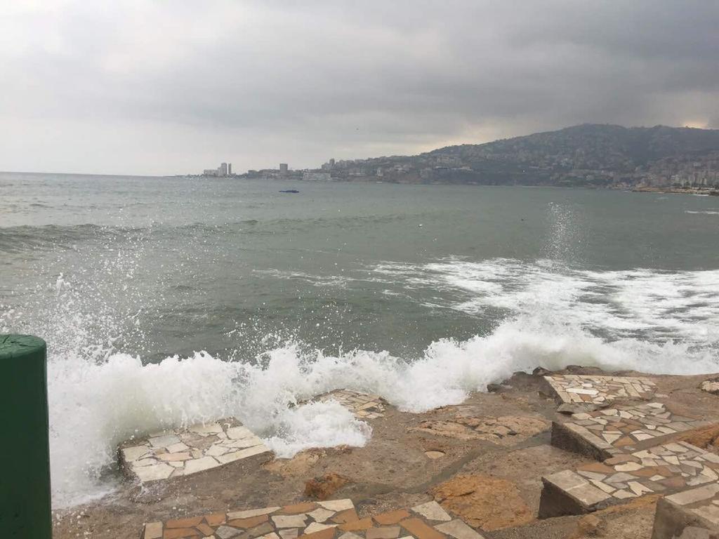 Holiday Suites Hotel & Beach Resort Jounieh Exterior foto