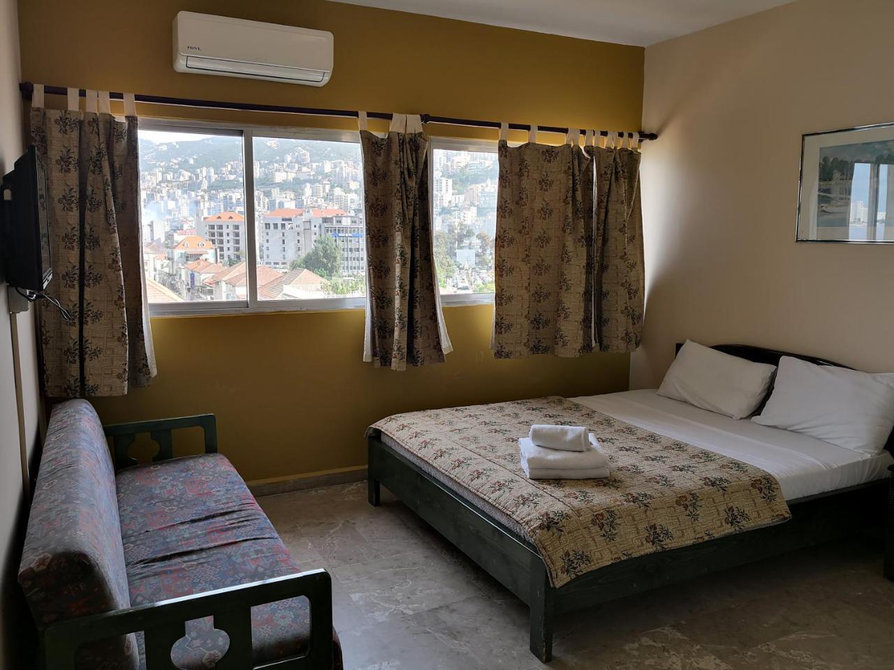 Holiday Suites Hotel & Beach Resort Jounieh Exterior foto
