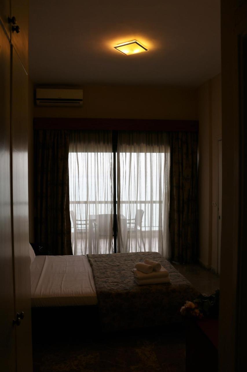 Holiday Suites Hotel & Beach Resort Jounieh Exterior foto