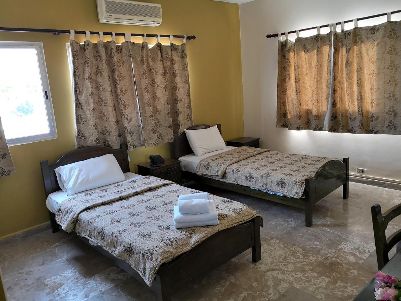 Holiday Suites Hotel & Beach Resort Jounieh Exterior foto