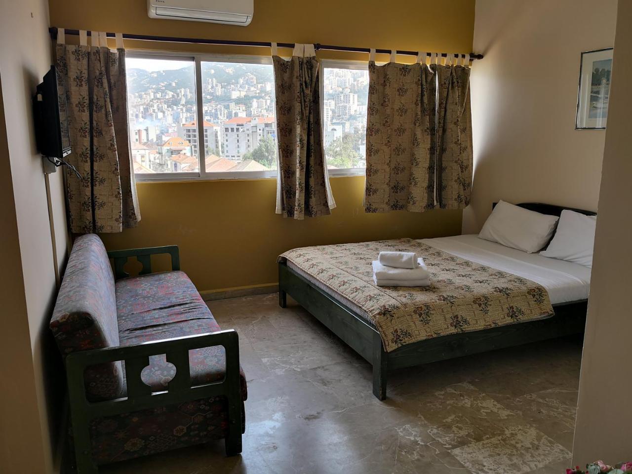 Holiday Suites Hotel & Beach Resort Jounieh Exterior foto