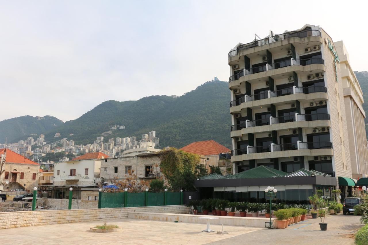 Holiday Suites Hotel & Beach Resort Jounieh Exterior foto