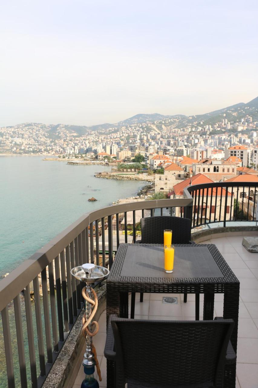 Holiday Suites Hotel & Beach Resort Jounieh Exterior foto