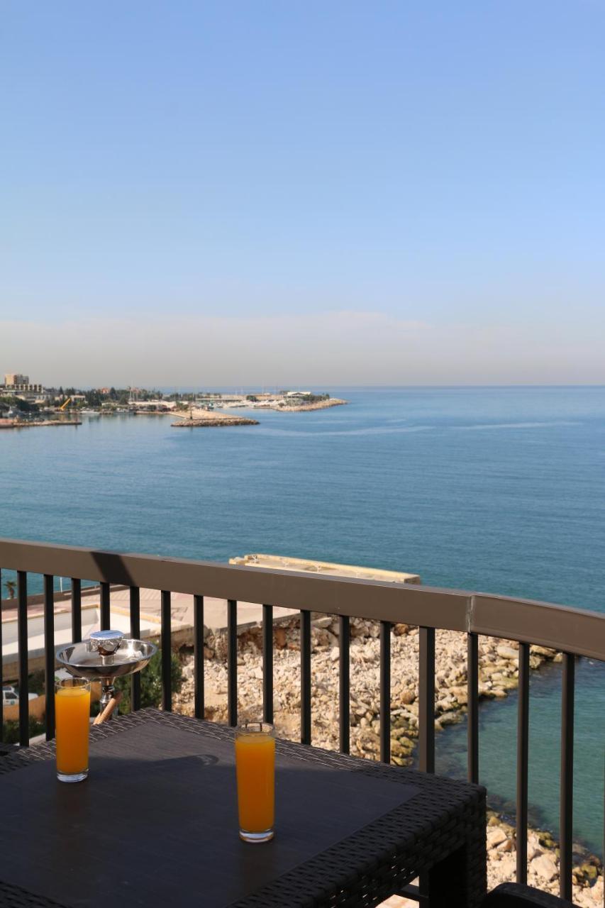 Holiday Suites Hotel & Beach Resort Jounieh Exterior foto